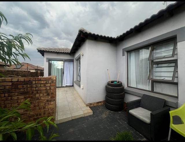 3 BEDROOM TOWNHOUSE FOR SALE IN CHANTELLE
